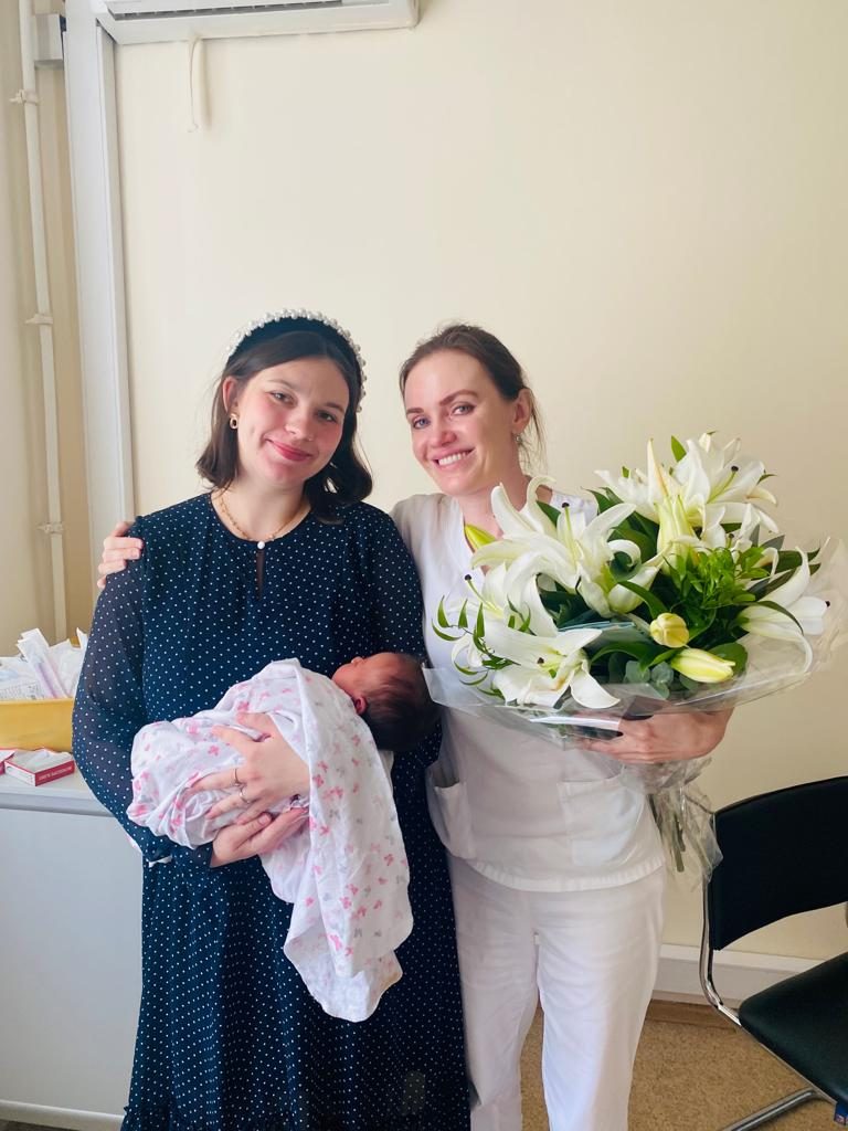Алла Валерьевна с мамой и малышом